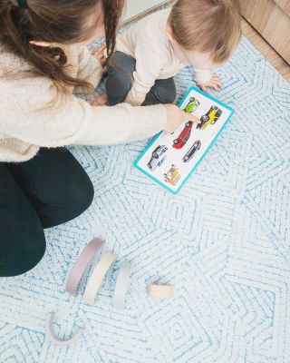 Když se venku začne hlásit podzim a podlaha je doma studenější než ranní káva ☕❄️, pěnové puzzle Blue Maze to jistí. Děti...